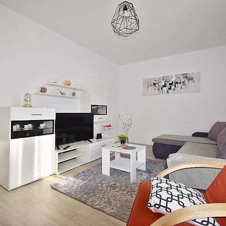 Apartment Navy Near The Beach Пула Екстериор снимка